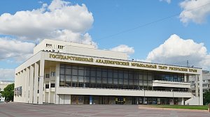Национальные театры России покажут в Крыму спектакли, поставленные к 75-летию Победы