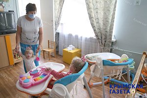 «Крымская газета» побывала в «Ёлочке» и познакомилась с детьми, которые там живут, и людьми, которые за ними ухаживают
