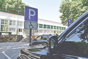 Инвалиды имеют возможность воспользоваться бесплатной парковкой в любом регионе страны