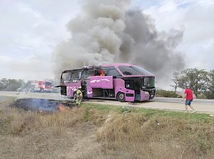 Под Керчью на трассе «Таврида» загорелся автобус «Геленджик – Симферополь»