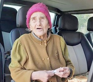 В Крыму полицейские помоги вернуться домой потерявшейся одинокой пожилой женщине