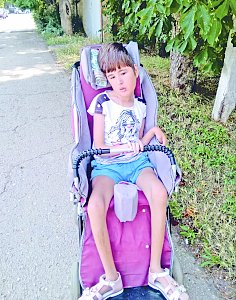 Девочке из крымского села необходима специальная коляска