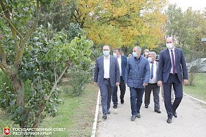 В Сакском районе успешно решается вопрос с очередностью в детские сады, – С. Трофимов