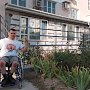 В Евпатории инвалида-колясочника через суды лишают удобного доступа в жильё