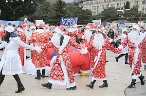 Ялта встретит Новый год Мороз парадом и МаскаРадом