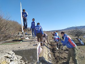 Студенты привели в порядок памятники партизанам, расположенные в крымских горах
