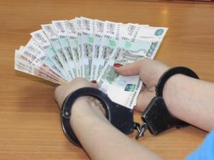 В Крыму сотрудники ГИБДД отказались от взятки в 400 долларов
