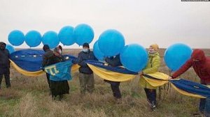 «Перемога!» Необандеровцы запустили в сторону Крыма желто-синие шарики