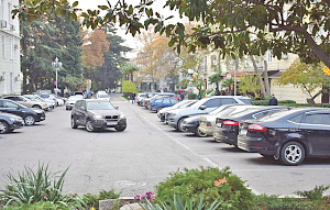 Платные муниципальные парковки в Ялте стали бесплатными