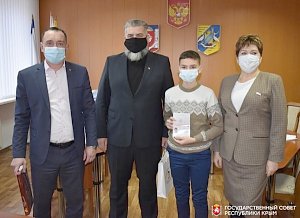 Алла Пономаренко вручила паспорта юным жителям Джанкойского района