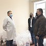Депутат передал крымским медикам сотни пакетов с фруктами