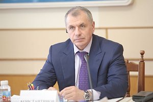 Владимир Константинов встретился с Молодёжным парламентом Республики Крым