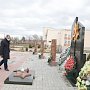 Владимир Константинов возложил цветы к мемориалам в память о погибших в годы Великой Отечественной войны