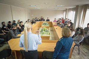 Севастопольские полицейские сказали студентам колледжа о вреде наркотических средств