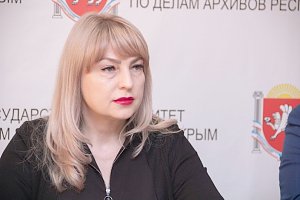 Оксана Сергиенко поздравила с профессиональным праздником работников крымских архивов