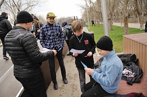 В Евпатории полицейские вместе с общественниками сказали горожанам о вреде наркотических средств