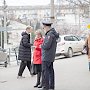 В Севастополе полицейские вместе с волонтёрами продолжают работу по профилактике различных видов мошенничества между населения