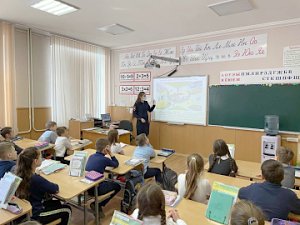 В Севастополе сотрудники ГИБДД посетили школу, ученик которой стал участником ДТП по собственной неосторожности