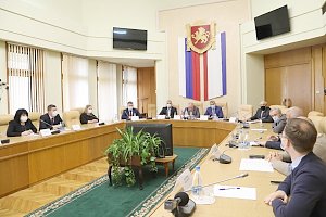 Владимир Константинов поздравил Александра Форманчука с избранием на пост председателя Общественной палаты Крыма