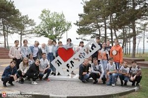 Крымский лагерь "Дельфин", в который на отдых отправились дети из ЛНР, открыл первую смену