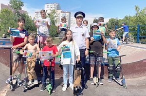 Сотрудники ГИБДД Севастополя продолжают городской марафон «Безопасный двор» для детей и родителей
