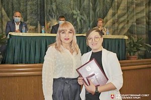Оксана Сергиенко вручила сотрудникам ялтинского санатория «Горный» государственные награды