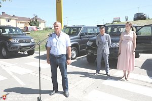 Владимир Константинов вручил ключи от 10 новых служебных автомобилей главврачам крымских больниц
