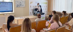 Сотрудники ГИБДД Севастополя продолжают реализацию проекта по обучению будущих родителей правильной перевозке детей