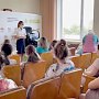 Сотрудники ГИБДД Севастополя обучают будущих родителей правильной перевозке детей