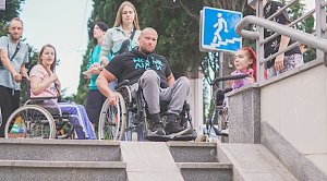 Спортсмен-инвалид проверил крымские города на доступность среды