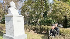 Памятник Феликсу Дзержинскому открыли в центре Симферополя