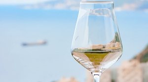 Крымское вино почти целиком заместило импортное на местном рынке