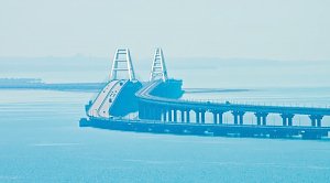Поток большегрузов по Крымскому мосту вырос на 10%