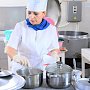 Общественники предложили компенсировать рост цен на продукты для школьников