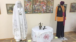 Уникальные свадебные предметы крымчаков появились в этнографическом музее