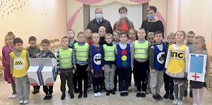 Автоинспекторы Севастополя проводят для воспитанников детских садов интерактивные занятия в формате моделирования дорожных ситуаций