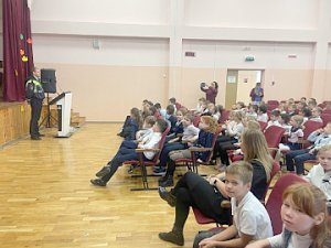 В преддверии зимних каникул сотрудники ГИБДД Севастополя усилили проведение профилактических компаний по обучению ПДД для школьников города