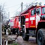 Спасатели полтора часа тушили деревянный дом в Севастополе