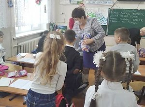 Алла Пономаренко поздравила с наступающим Новым годом воспитанников Масловской школы — детского сада Джанкойского района