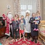 В Севастополе Полицейский Дед Мороз и Снегурочка побывали в гостях у подшефных семей
