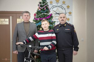 Начальник УМВД России по г. Севастополю Павел Гищенко помог сделать новогоднюю мечту 12-летнего Никиты Моисеева