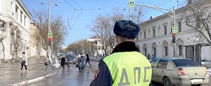Автоинспекторы Севастополя обеспечили безопасность на пешеходных переходах