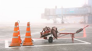 Аэропорт Симферополя начал принимать рейсы после длительной задержки