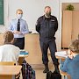 В Севастополе полицейские проводят профилактические беседы со школьниками