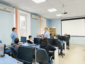Полицейские продолжают проводить профилактические занятия с севастопольскими школьниками