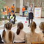 В Севастополе сотрудники ГИБДД вместе с «Лабораторией безопасности» проводят образовательные лекции по ПДД со школьниками
