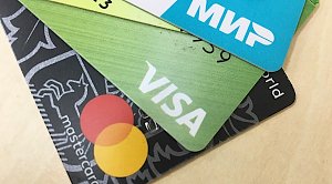 Банки РФ автоматически перевыпустят истекшие карты Visa и Mastercard на базе системы «Мир»