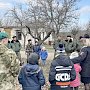 Полицейские вместе с казаками Севастопольской пластунской сотни познакомили школьников с русскими народными традициями
