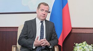 Медведев назвал польскую пропаганду сообществом политических имбецилов