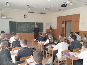 Полицейские Севастополя проводят профилактические занятия со школьниками